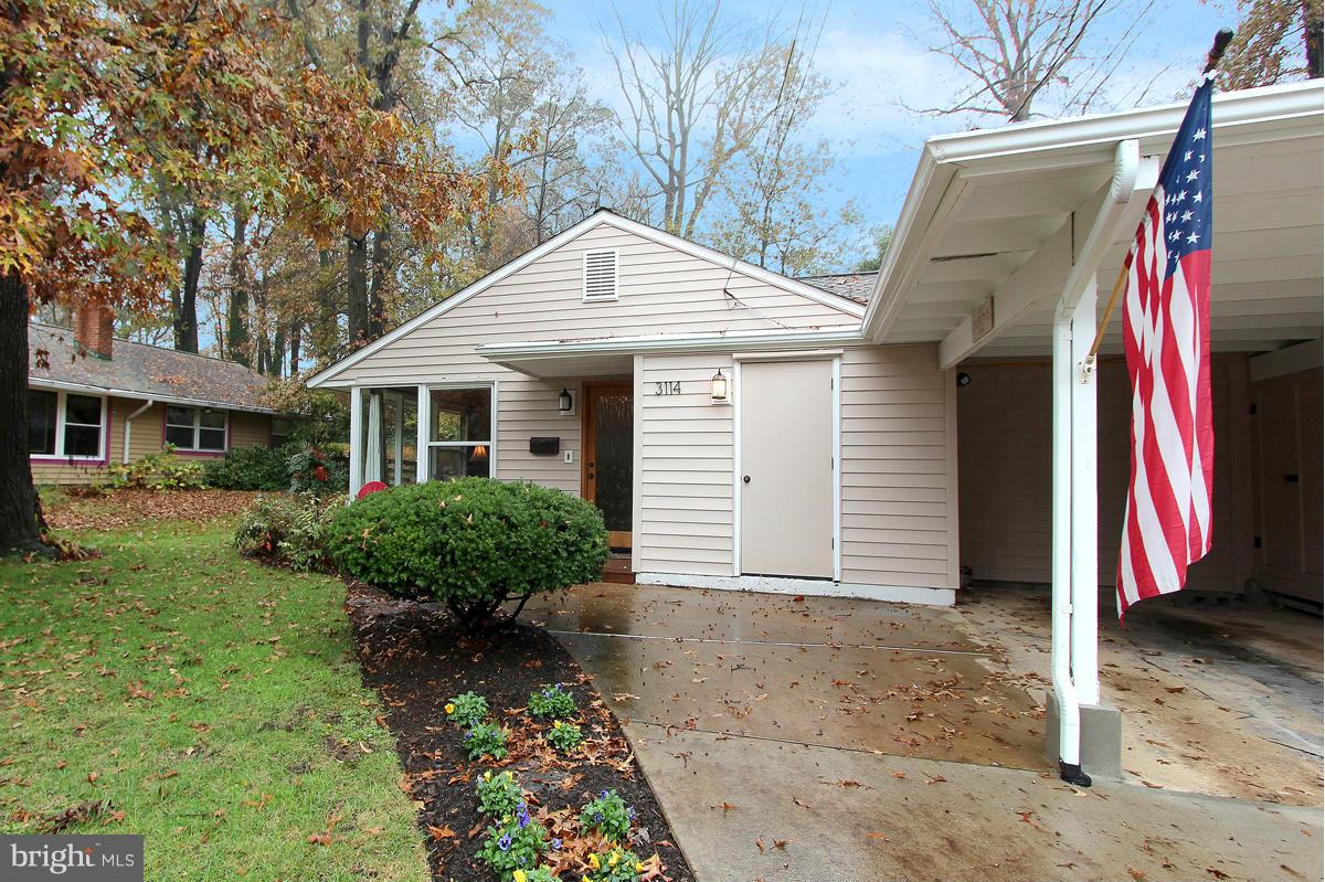 3114 Manor Road Falls Church, VA 22042 - Photo 3 of 30 Exterior (Front)