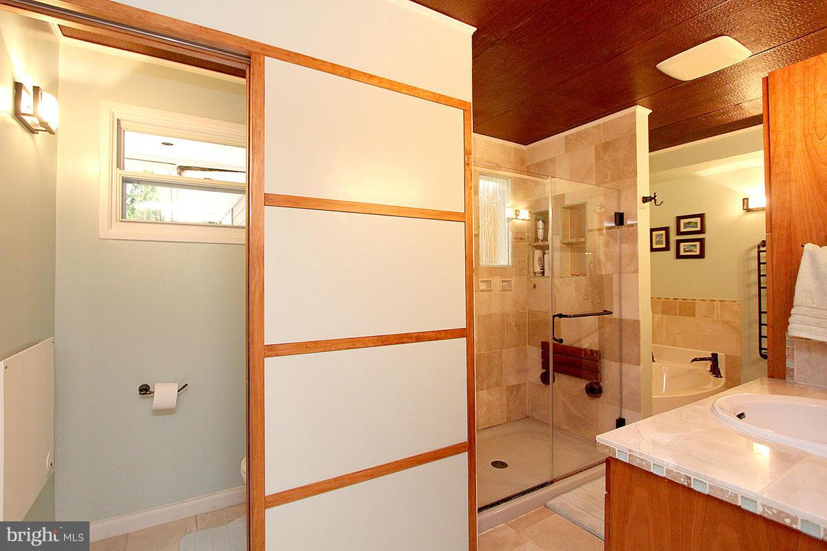 3114 Manor Road Falls Church, VA 22042 - Photo 21 of 30 Bath