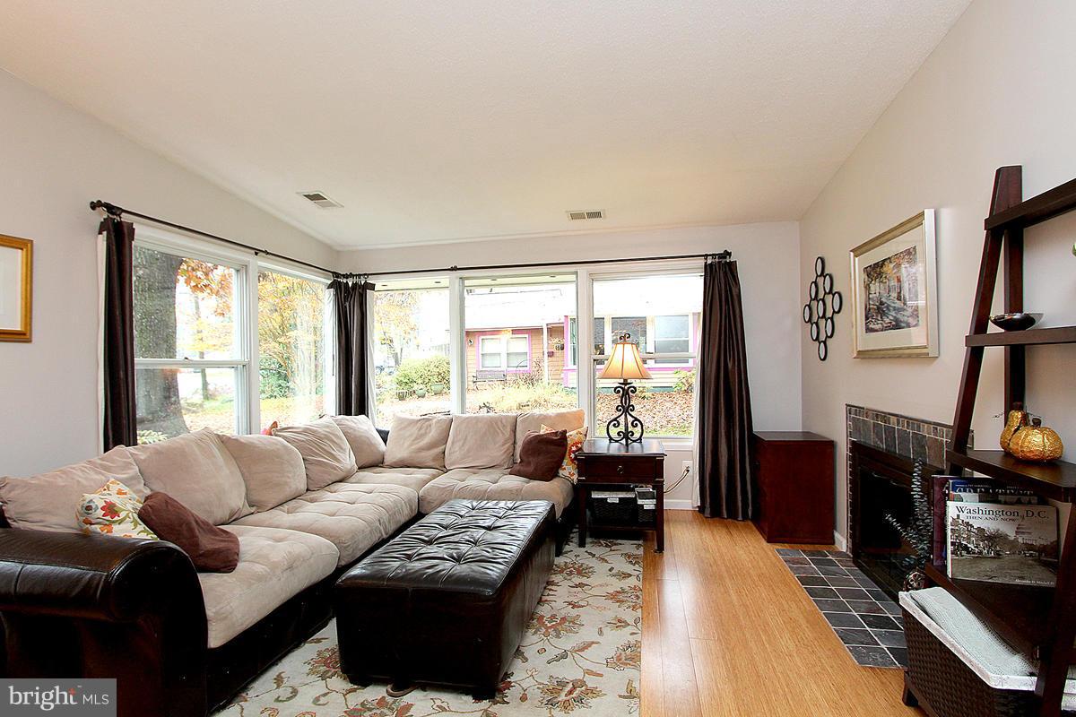 3114 Manor Road Falls Church, VA 22042 - Photo 7 of 30 Living Room