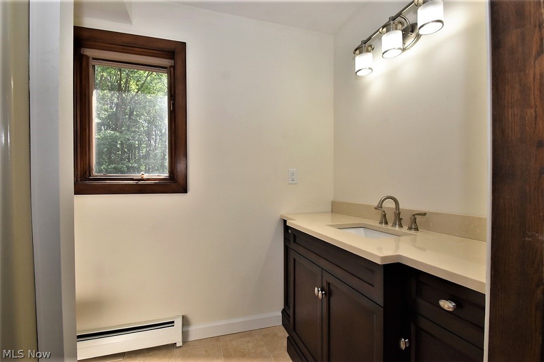 33440 Jackson Road Chagrin Falls, OH 44022 - Photo 14 of 17 Master bath