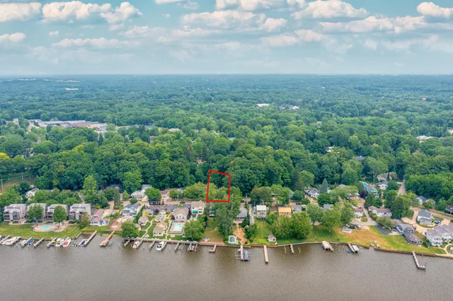 $1,150,000 | 678 Lake Street, Saugatuck, MI 49453