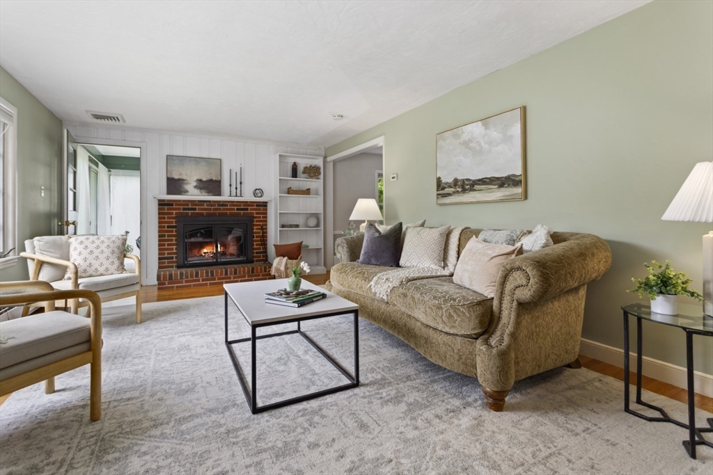 5 Priscilla Road Lynnfield, MA 01940 - Photo 4 of 40 Gallery Image 4
