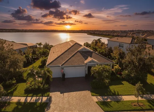 $1,899,000 | 8083 Waterbend Trail, Sarasota, FL 34240