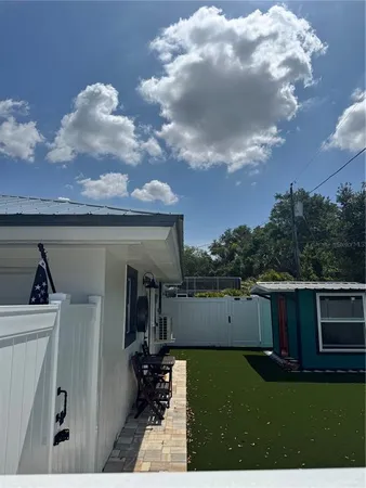 $2,400 | 905 Patricia Avenue, Dunedin, FL 34698