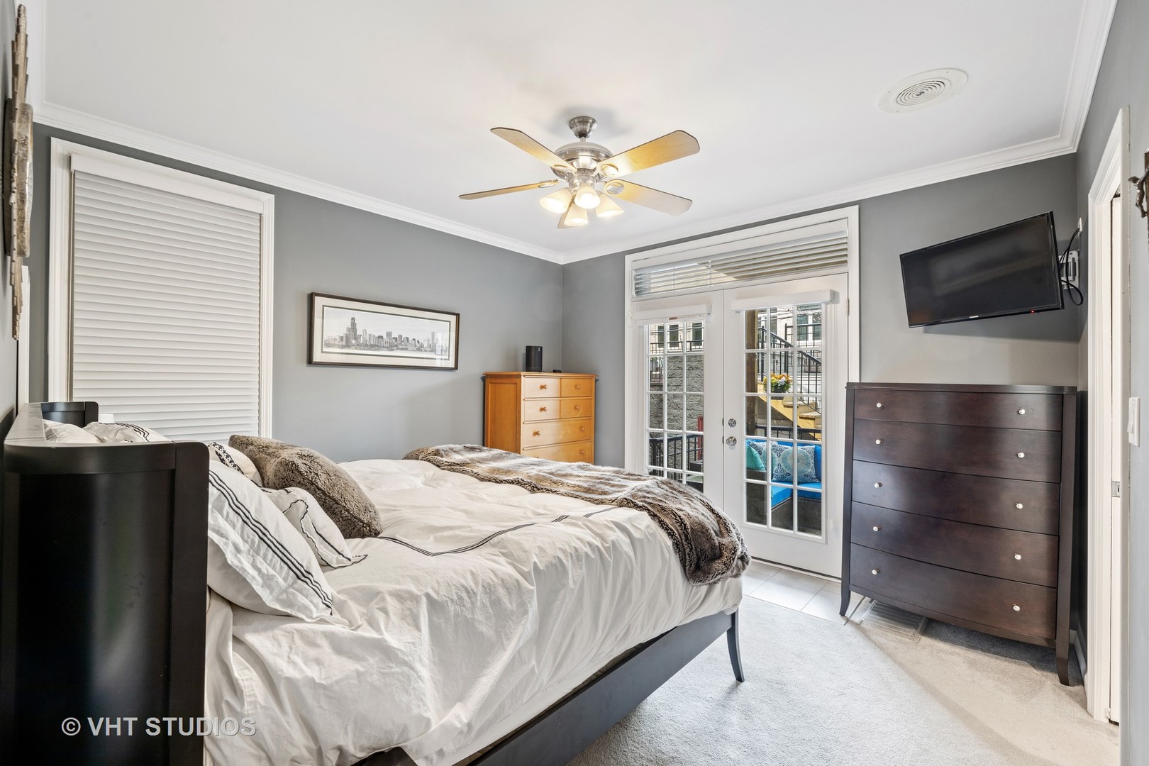 2050 North Racine Avenue, Unit 1 Chicago, IL 60614 - Photo 9 of 25 a bedroom with a bed and a flat screen tv