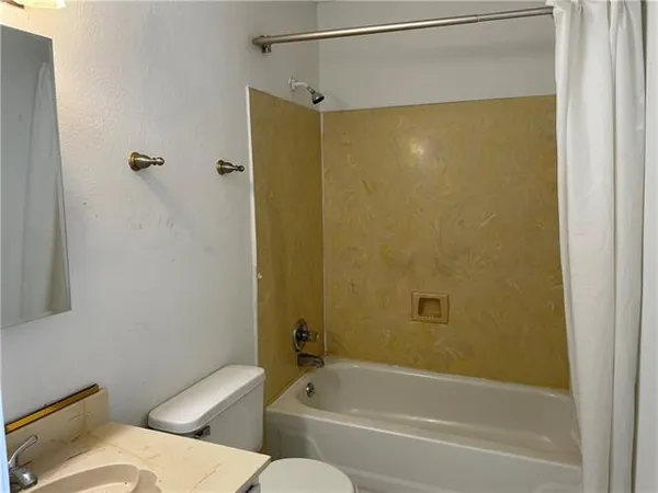 $1,200 | 1020 St Julien Drive, Unit 104, Kenner, LA 70065