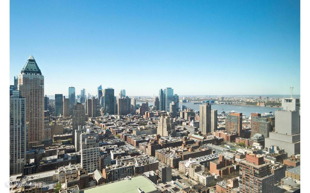 322 West 57th Street, Unit 55S1 Manhattan, NY 10019 - Photo 25 of 33 a view of a city