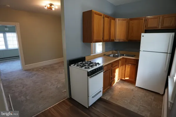 $1,275 | 1000 Edmondson Avenue, Unit 4, Catonsville, MD 21228