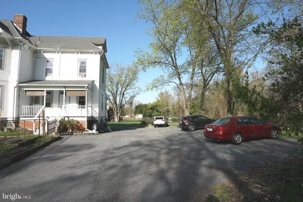 $1,275 | 1000 Edmondson Avenue, Unit 4, Catonsville, MD 21228