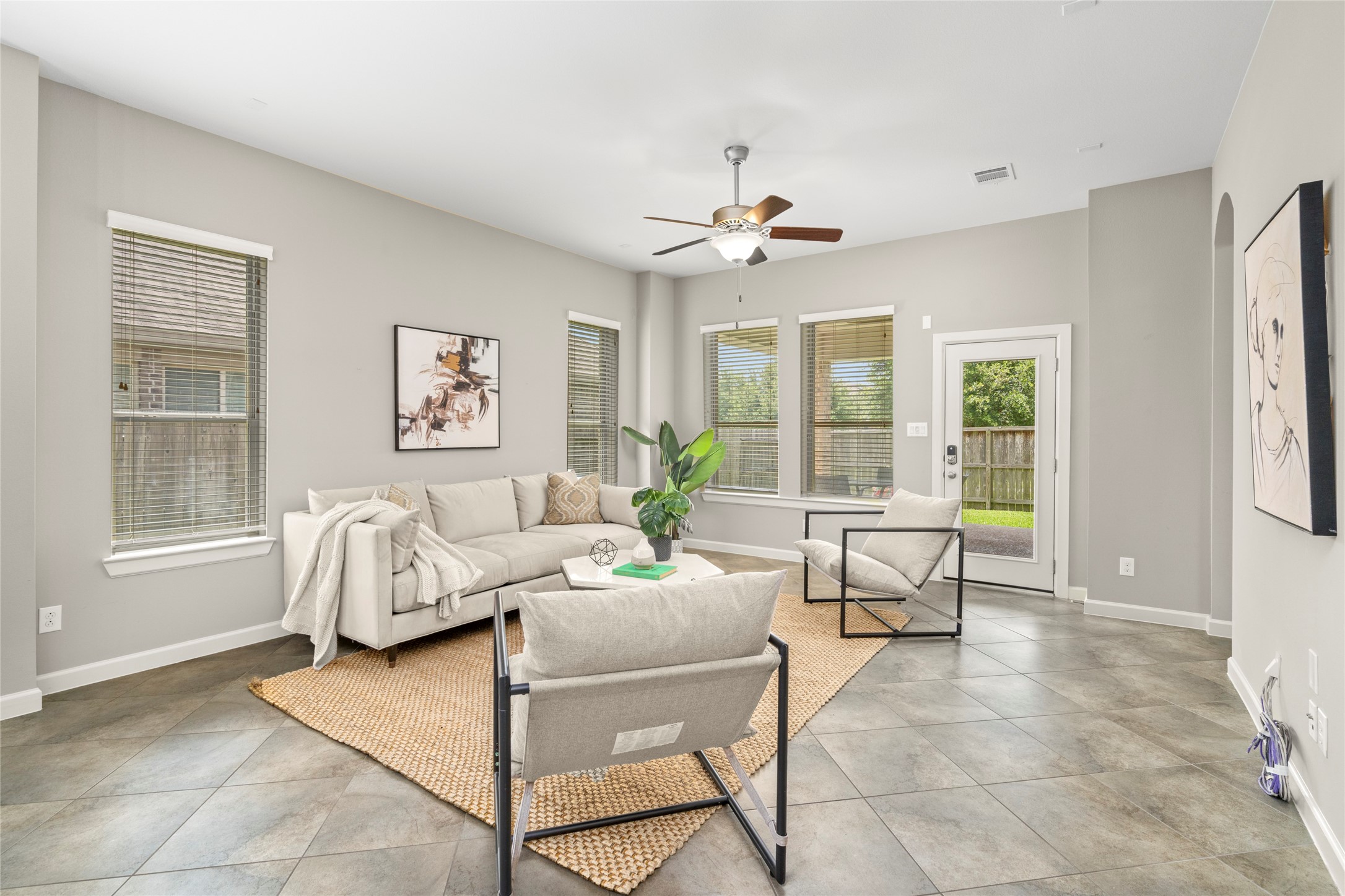 143 Castlegate Lane Houston, TX 77065 - Photo 9 of 33 Abundant space for your living room