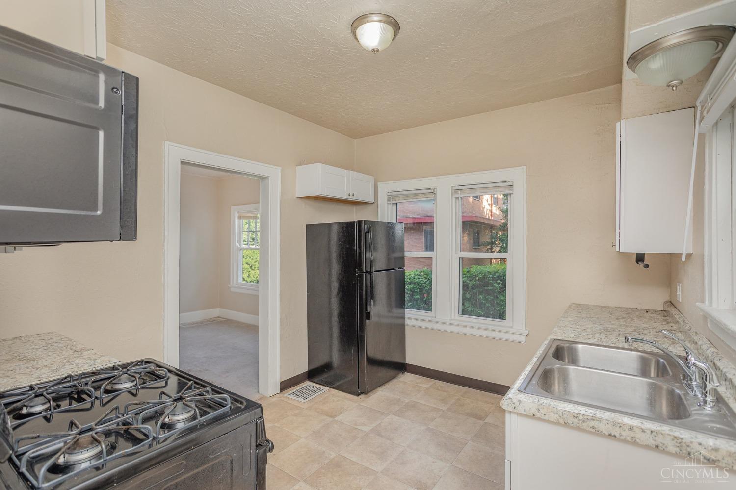 6413 Plainfield Road Cincinnati, OH 45213 - Photo 9 of 14 Gallery Image 9