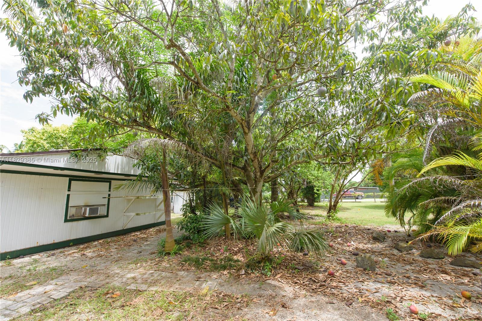 20350 Southwest 182nd Avenue Miami, FL 33187 - Photo 21 of 27