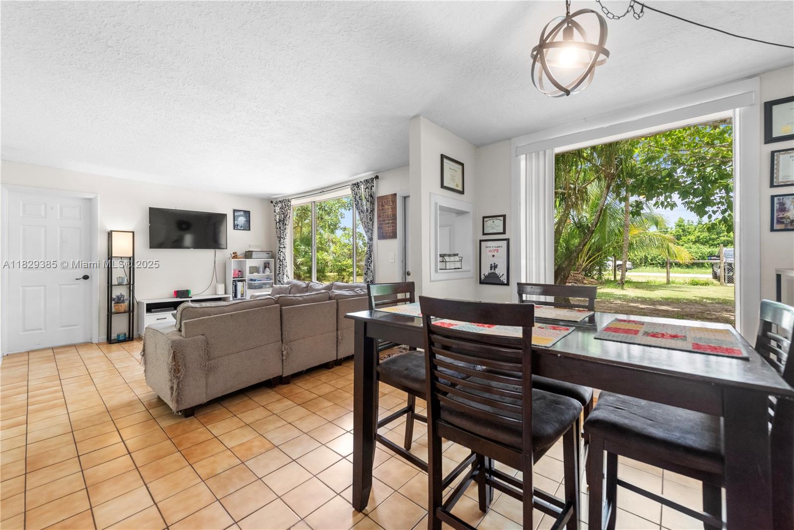 20350 Southwest 182nd Avenue Miami, FL 33187 - Photo 4 of 27