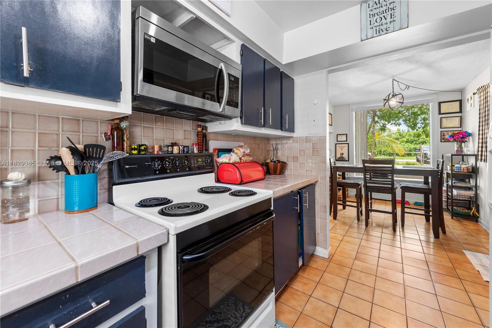 20350 Southwest 182nd Avenue Miami, FL 33187 - Photo 6 of 27