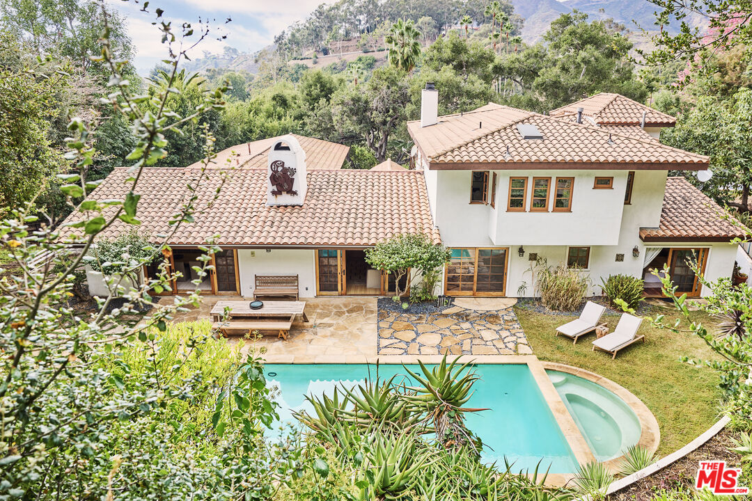 3268 Serra Road Malibu, CA 90265 - Photo 20 of 24 a view of a house with swimming pool and sitting area