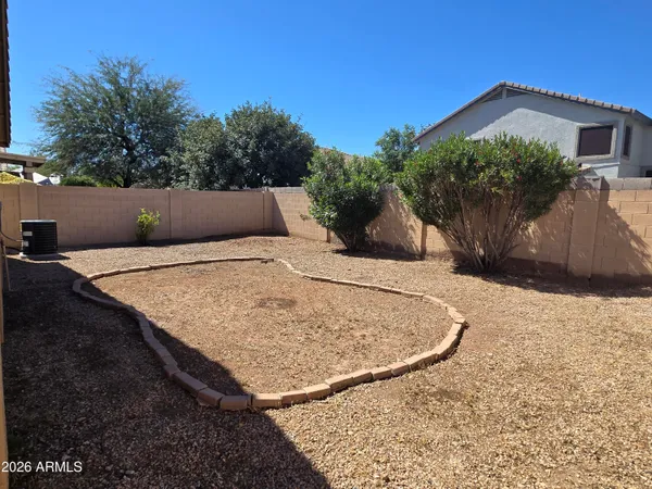 $2,095 | 1784 South Falcon Drive, Gilbert, AZ 85295