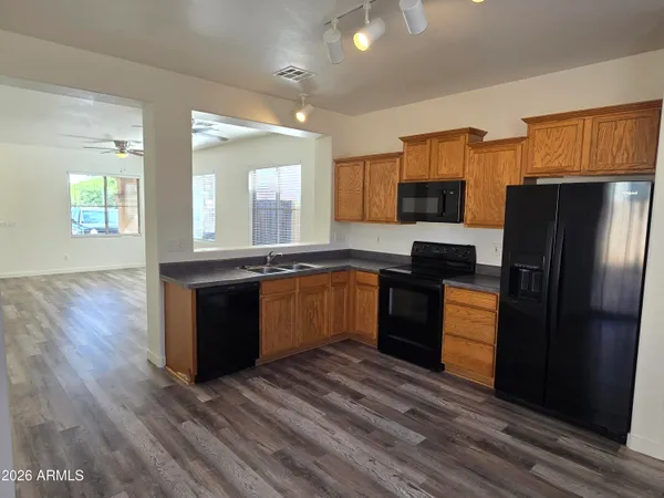 $2,095 | 1784 South Falcon Drive, Gilbert, AZ 85295