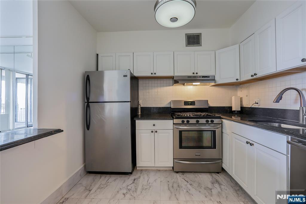 5 Horizon Road, Unit 501 Fort Lee, NJ 07024 - Photo 28 of 29