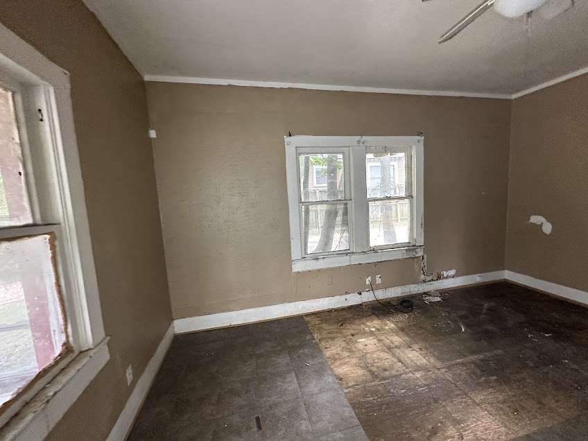 107 Electra Street Longview, TX 75602 - Photo 5 of 12 an empty room with windows