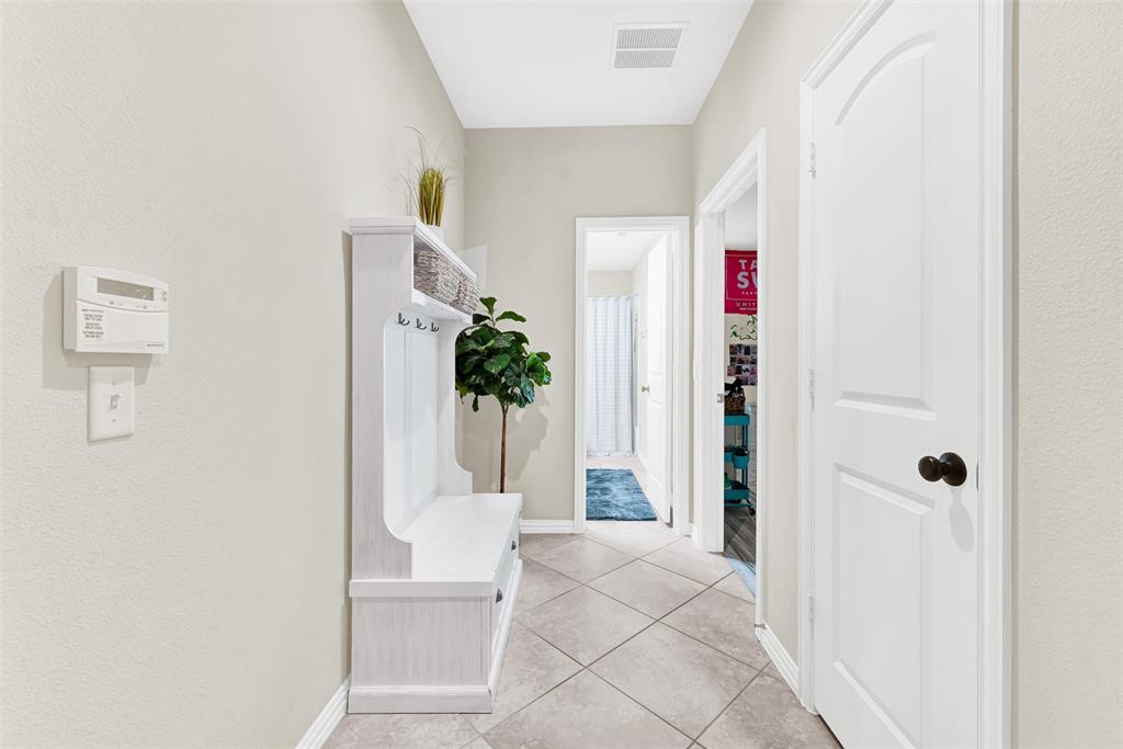 10104 Gentry Drive Frisco, TX 75035 - Photo 21 of 39 a very nice looking room with a potted plant