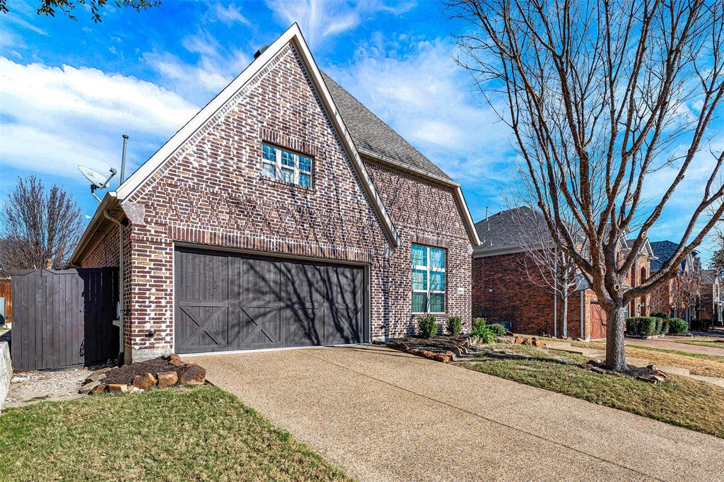 10104 Gentry Drive Frisco, TX 75035 - Photo 3 of 39 front view of a house with a yard