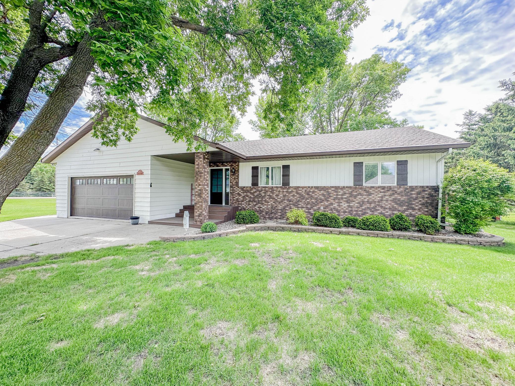 731 Grove Avenue Bird Island, MN 55310 - Photo 1 of 1 Gallery Image 1
