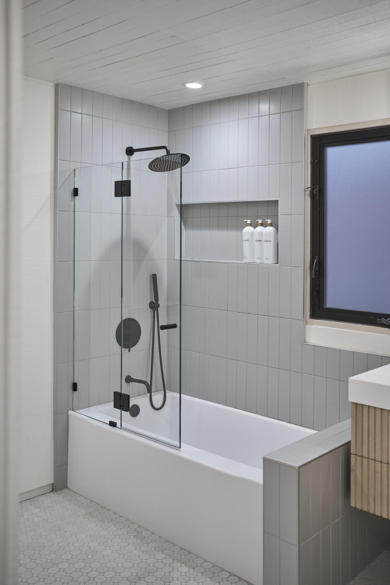 180 Hermosillo Road Montecito, CA 93108 - Photo 41 of 56 Suite4Bath2_CTW9524