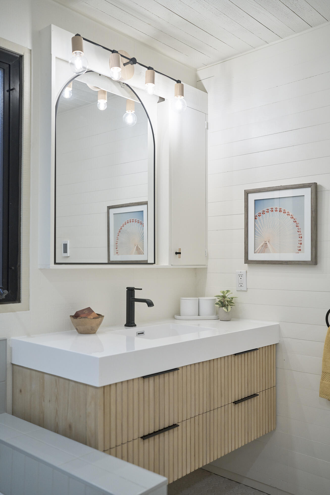 180 Hermosillo Road Montecito, CA 93108 - Photo 42 of 56 Suite4Bath3_CTW9530