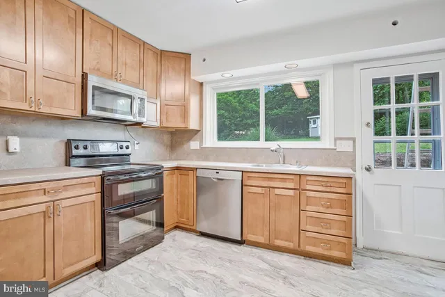 $3,700 | 8205 Robin Hood Court, Towson, MD 21204