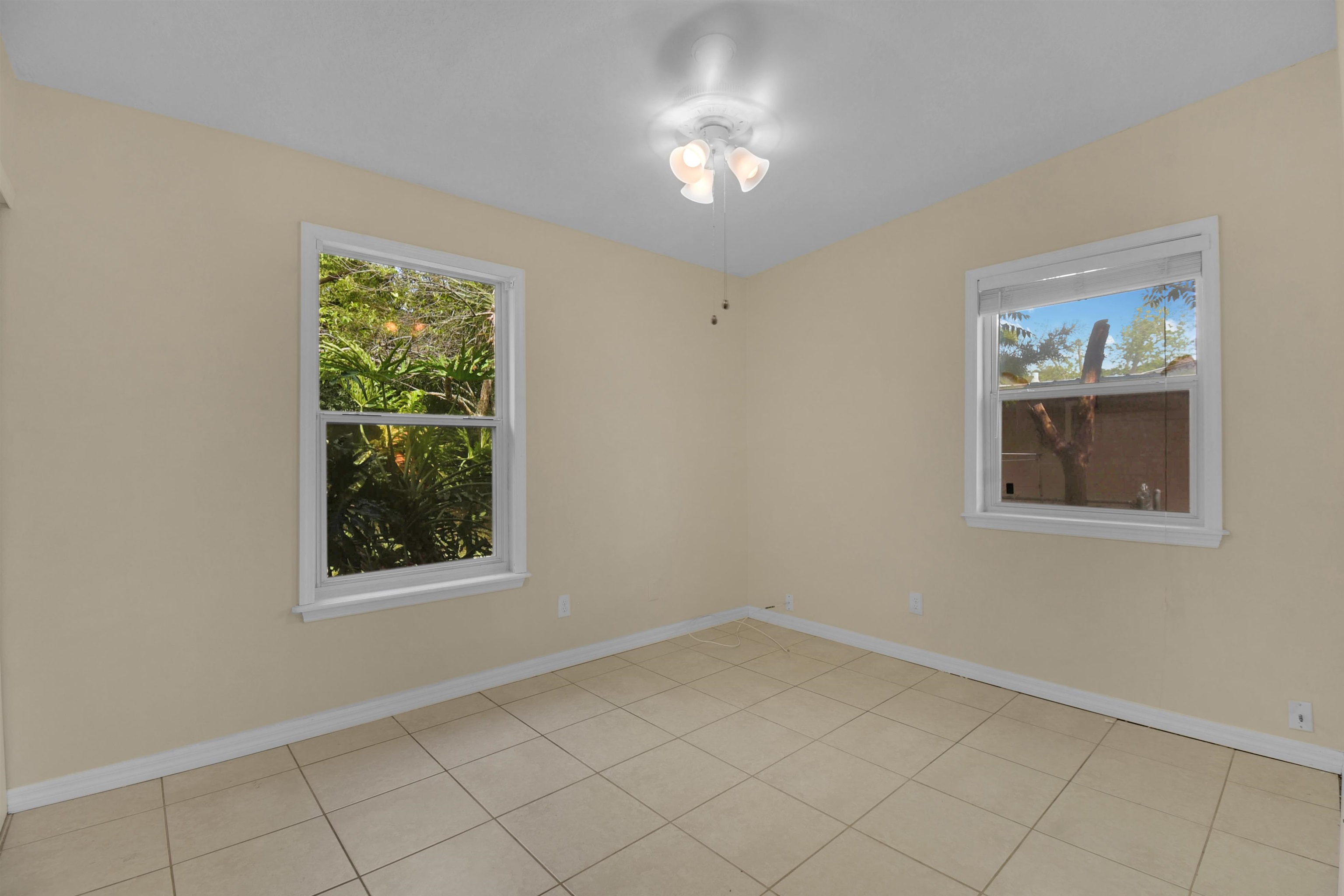 228 Spring Street St. Augustine, FL 32084 - Photo 29 of 38 Yard is private, green & shady