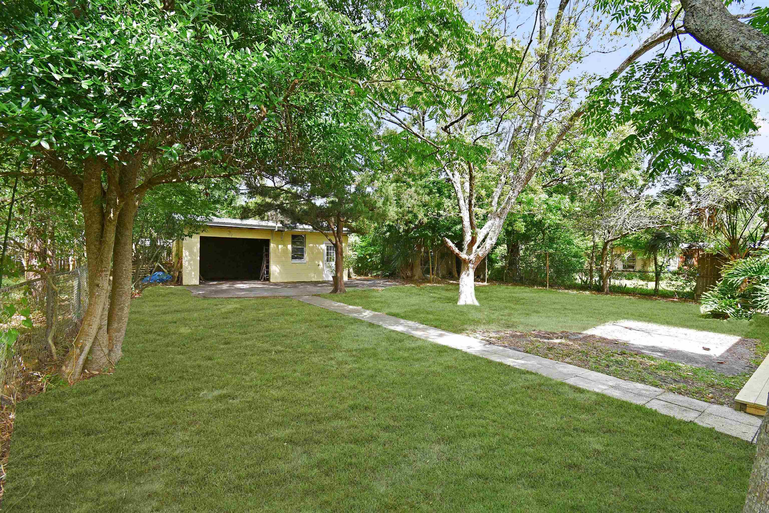 228 Spring Street St. Augustine, FL 32084 - Photo 36 of 38 Has lots of separate yard space too