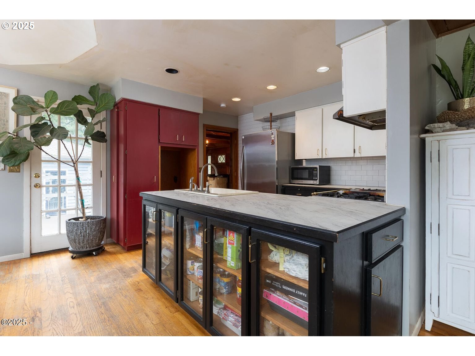 381 South Anderson Creek Road Lincoln City, OR 97367 - Photo 16 of 48 a kitchen with stainless steel appliances granite countertop a sink a stove and a refrigerator