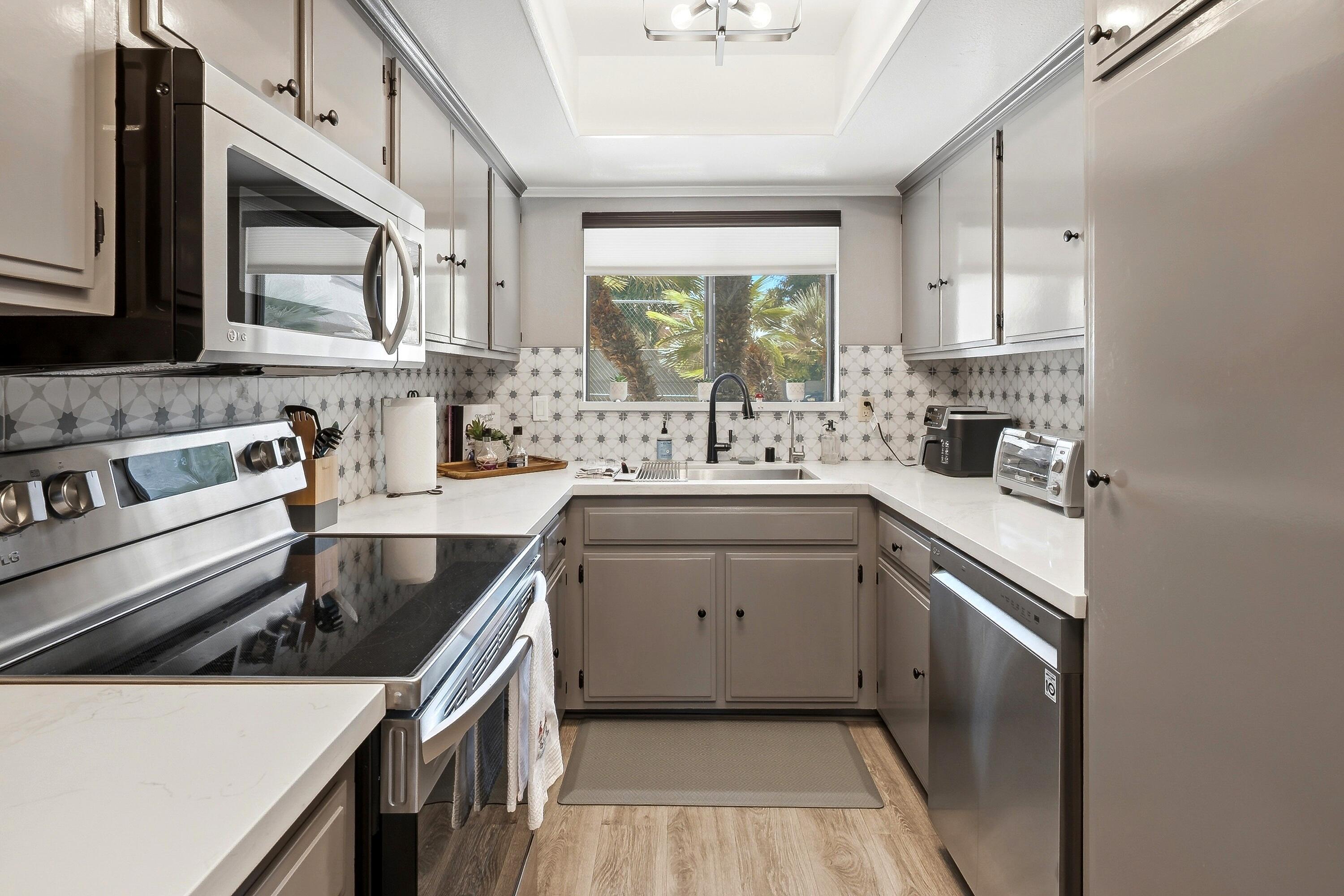 71870 Eleanora Lane Rancho Mirage, CA 92270 - Photo 6 of 36 a kitchen with a sink stove and cabinets