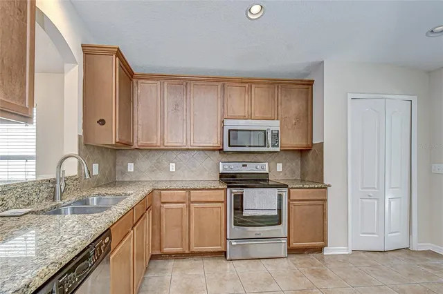 $349,999 | 4246 Warwick Hills Drive, Wesley Chapel, FL 33543