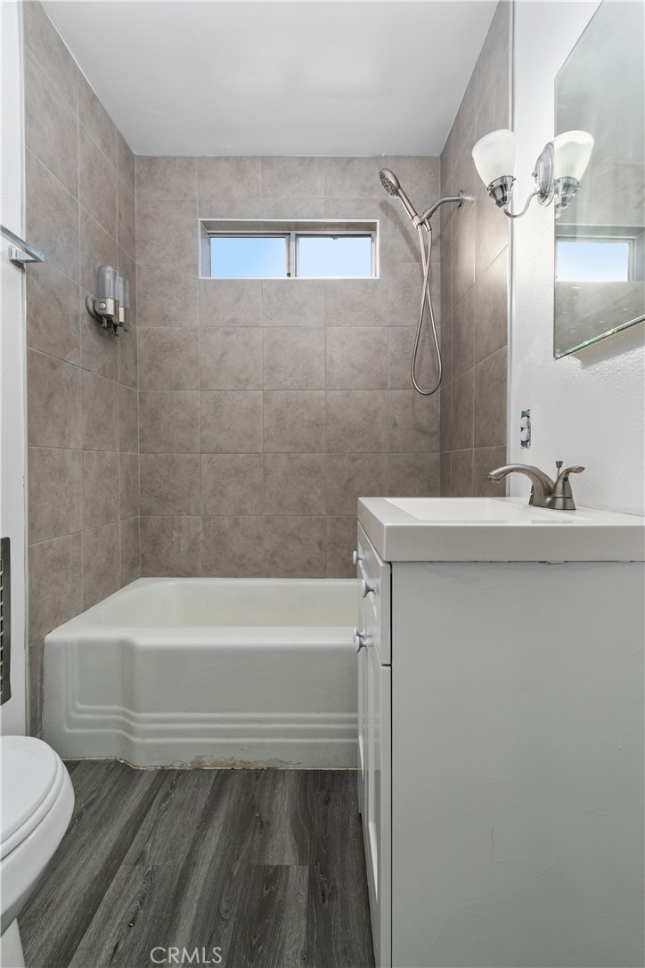 735 Michigan Avenue Beaumont, CA 92223 - Photo 13 of 19 a bathroom with a sink a toilet and bathtub