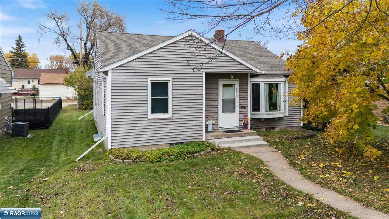 813 6th Street South Virginia, MN 55792 - Photo 1 of 44