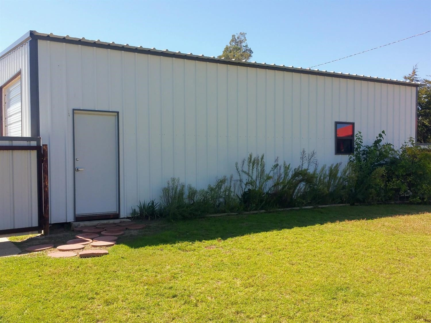 4190 Quebec Road Pep, TX 79353 - Photo 33 of 38 Garage view from backyard