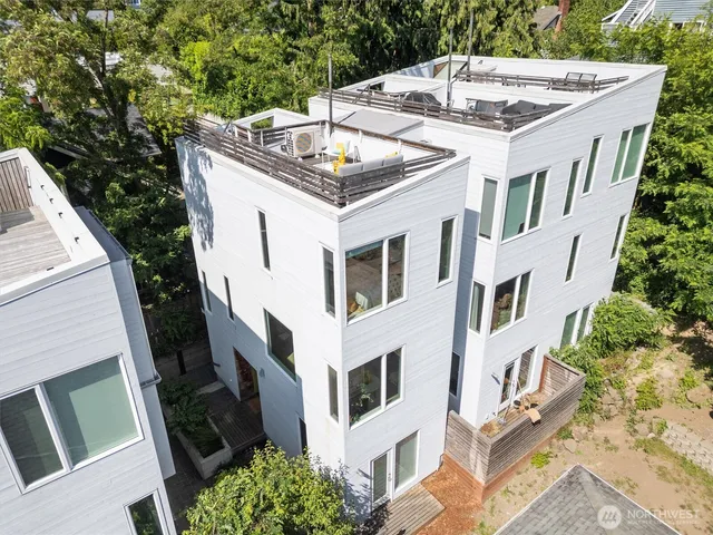 $749,000 | 3642 A Interlake Avenue North, Seattle, WA 98103