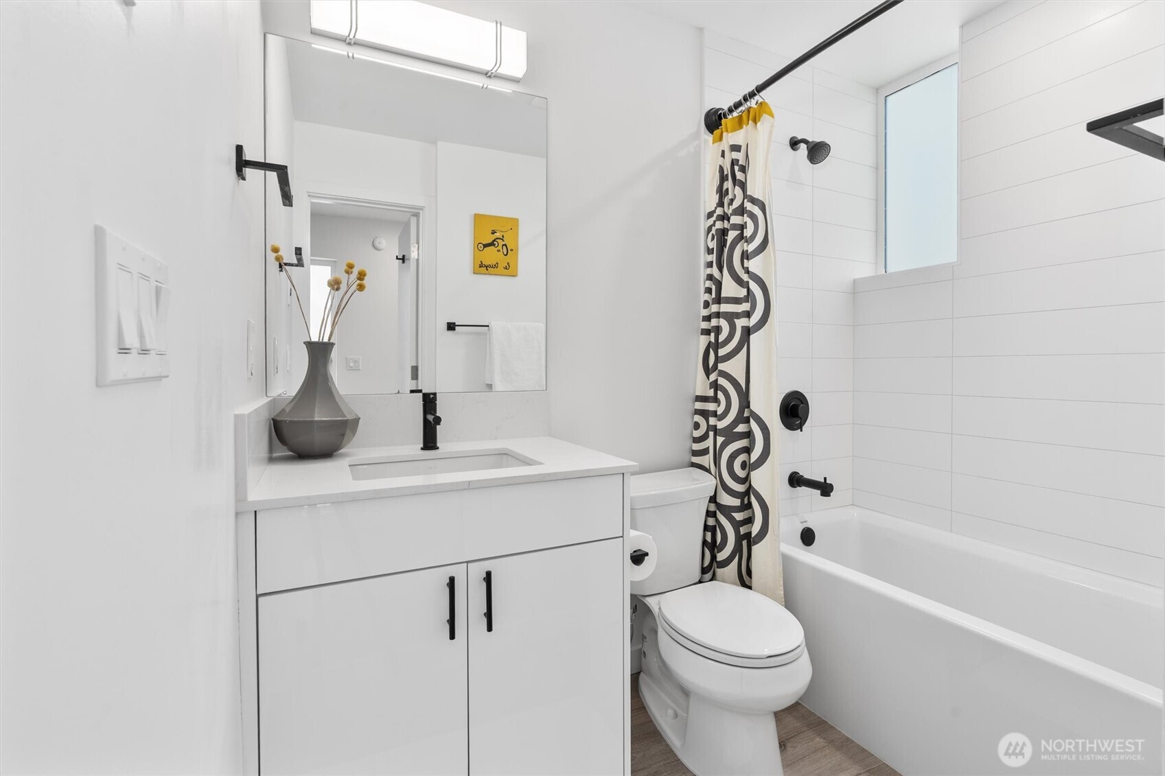 3642 A Interlake Avenue North Seattle, WA 98103 - Photo 11 of 39