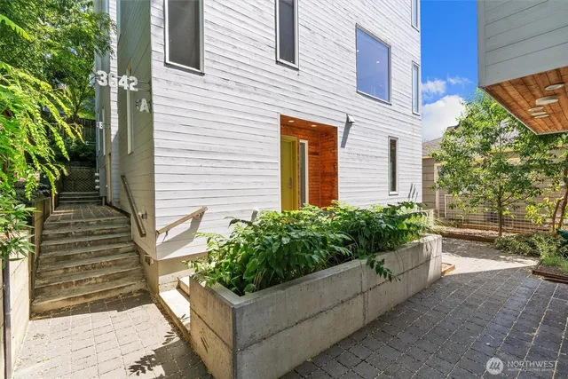 $749,000 | 3642 A Interlake Avenue North, Seattle, WA 98103