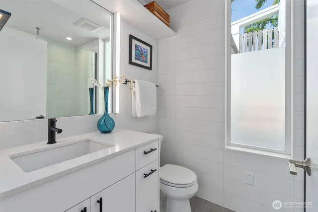 $749,000 | 3642 A Interlake Avenue North, Seattle, WA 98103