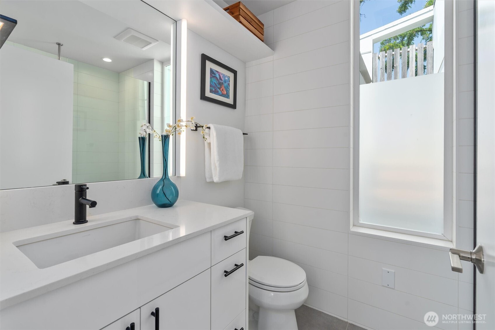 3642 A Interlake Avenue North Seattle, WA 98103 - Photo 23 of 39