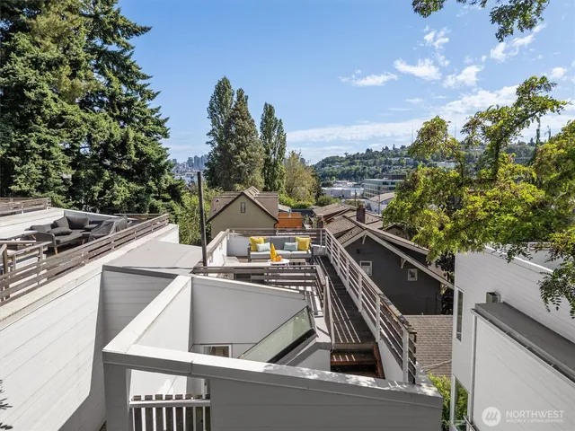 $749,000 | 3642 A Interlake Avenue North, Seattle, WA 98103