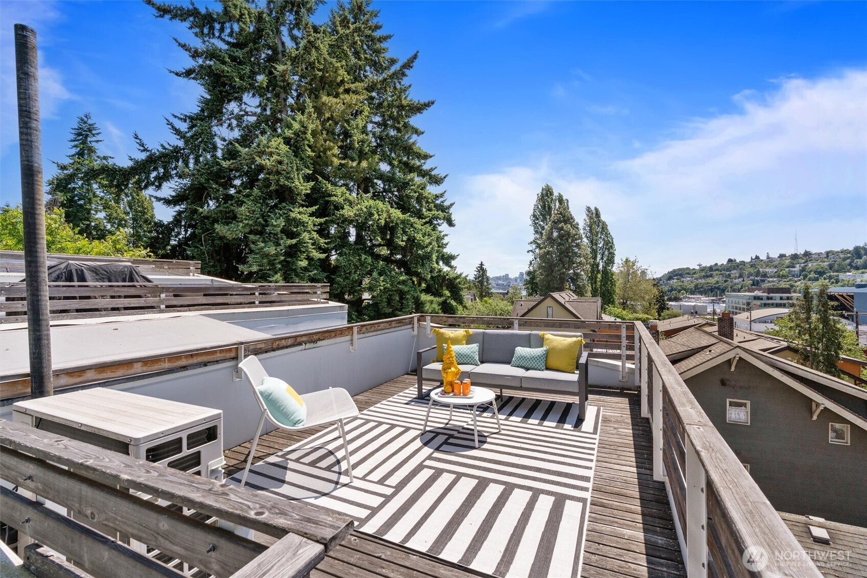 3642 A Interlake Avenue North Seattle, WA 98103 - Photo 26 of 39