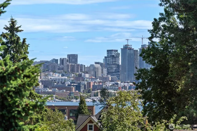 $749,000 | 3642 A Interlake Avenue North, Seattle, WA 98103