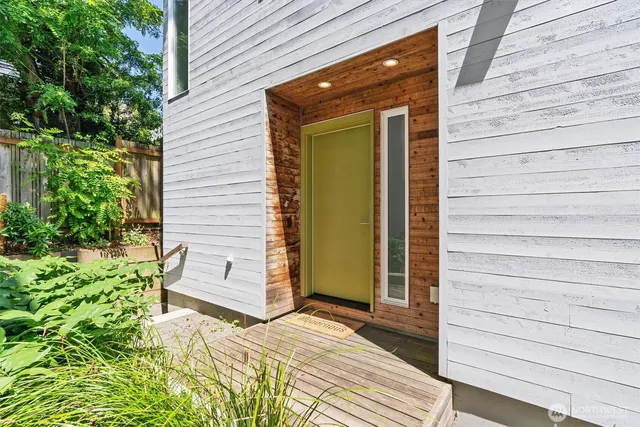 $749,000 | 3642 A Interlake Avenue North, Seattle, WA 98103