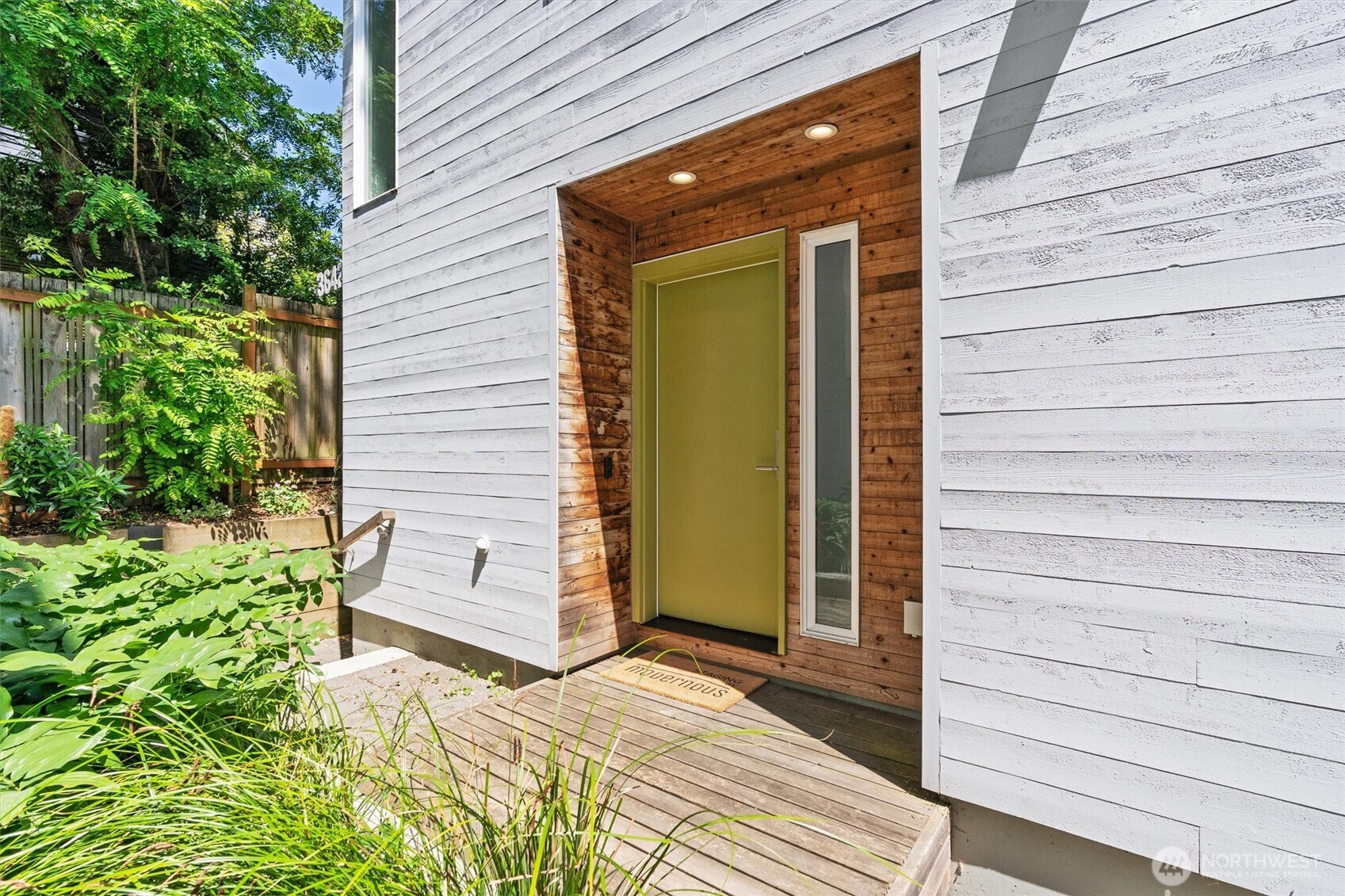 3642 A Interlake Avenue North Seattle, WA 98103 - Photo 4 of 39