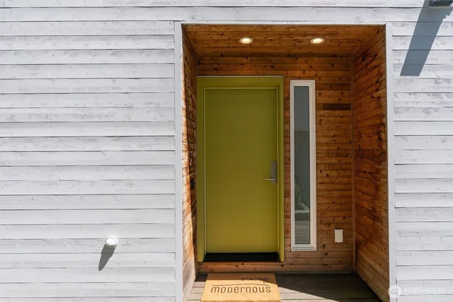 $749,000 | 3642 A Interlake Avenue North, Seattle, WA 98103