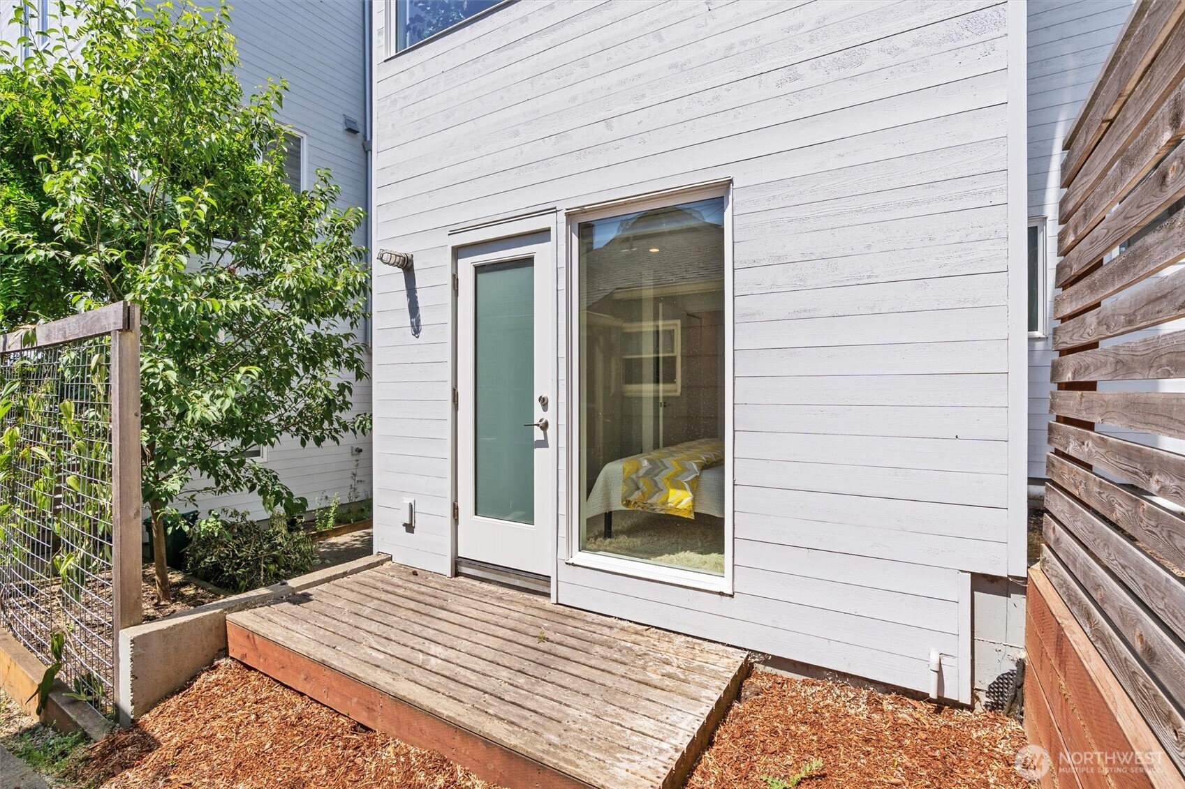 3642 A Interlake Avenue North Seattle, WA 98103 - Photo 10 of 39