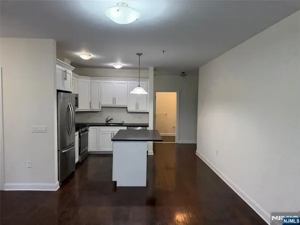 $3,095 | 225 Walker Street, Unit 302, Cliffside Park, NJ 07010
